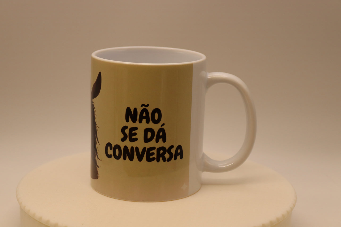 Caneca Sarcástica "Aos Burros Dá-se Palha, Não Se Dá Conversa"