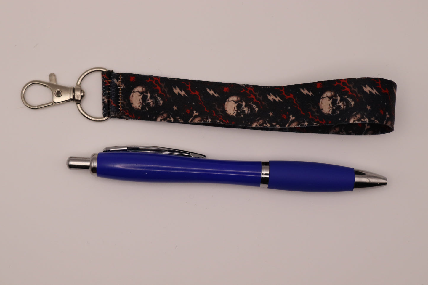 Porta-Chaves Pega de Mão Skull Pattern – Estilo Dark & Rock