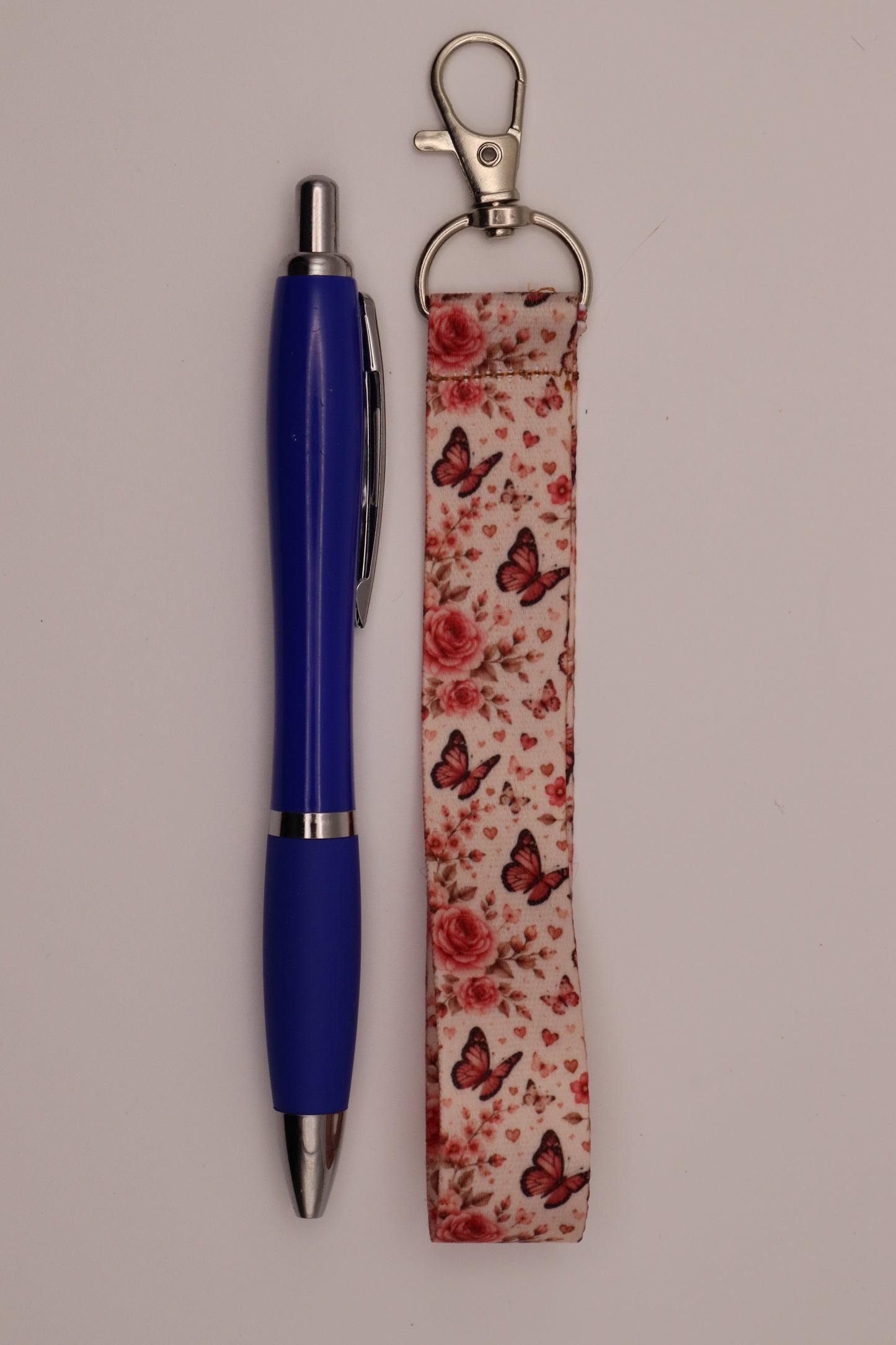 Lanyard de Punho Borboletas e Rosas – Estilo Romântico & Vintage