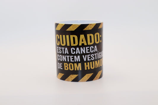 Caneca de Humor "Cuidado: Vestígios de Bom Humor"