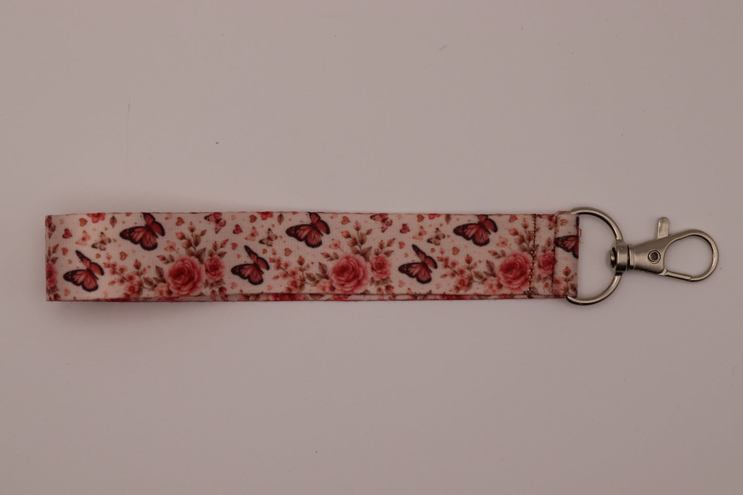 Lanyard de Punho Borboletas e Rosas – Estilo Romântico & Vintage