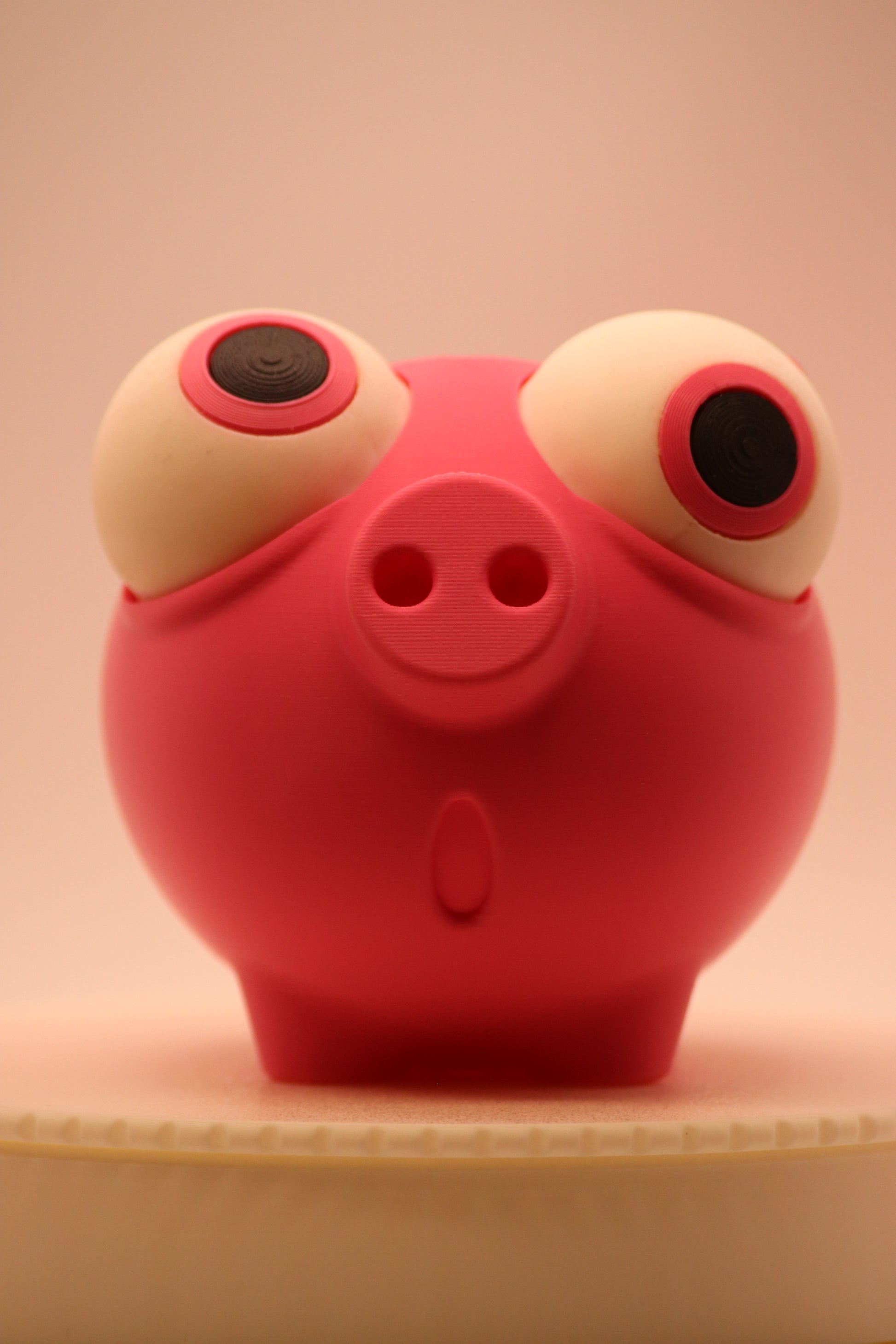 Mealheiro porco rosa impresso em 3D com olhos grandes